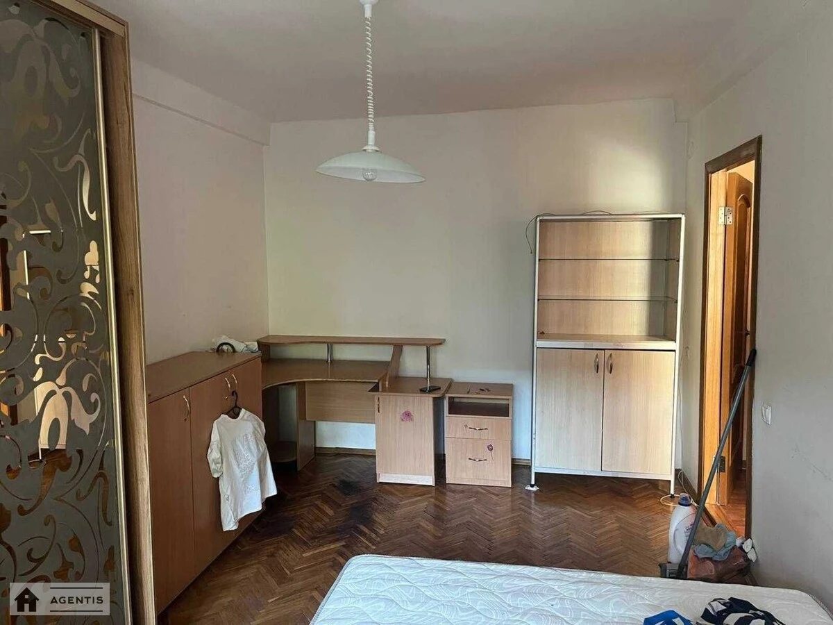 Сдам квартиру 1 комната, 28 m², 2 эт./5 этажей. Белорусская, Киев. 