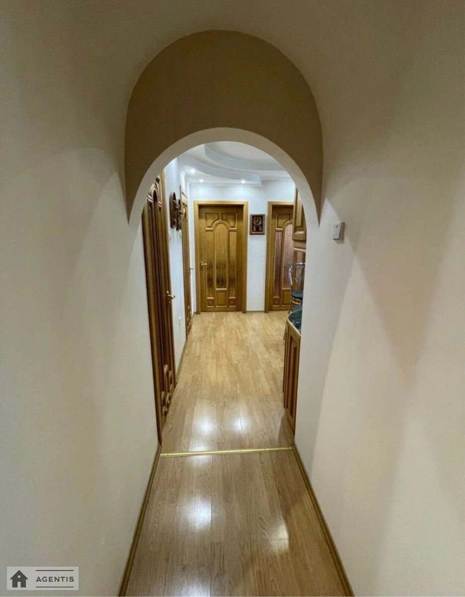 Apartment for rent 3 rooms, 79 m², 4th fl./9 floors. 1, Ivana Pulyuya vul., Kyiv. 