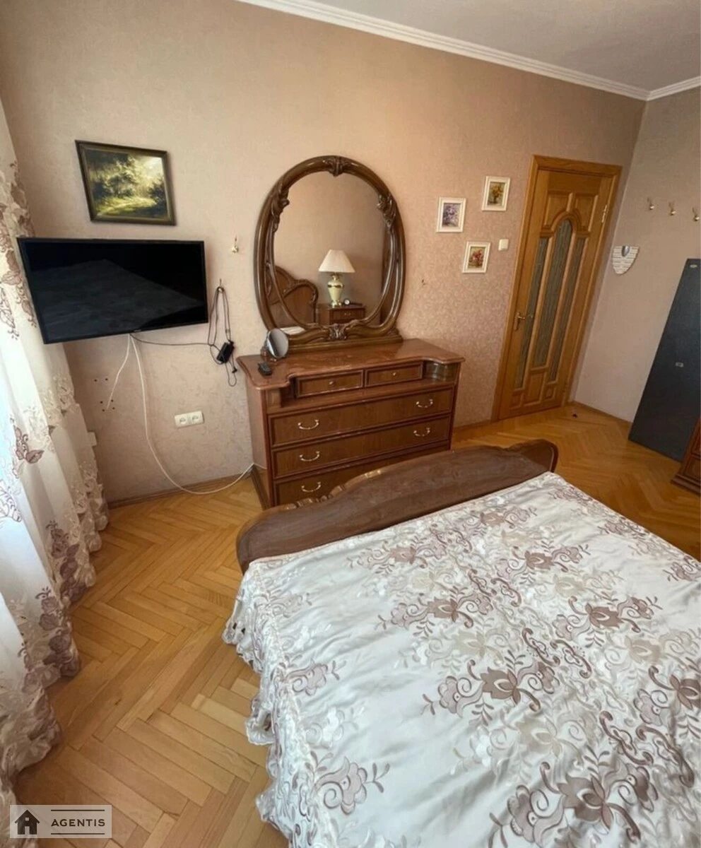 Apartment for rent 3 rooms, 79 m², 4th fl./9 floors. 1, Ivana Pulyuya vul., Kyiv. 