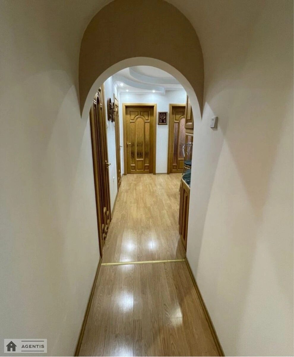 Apartment for rent 3 rooms, 79 m², 4th fl./9 floors. 1, Ivana Pulyuya vul., Kyiv. 