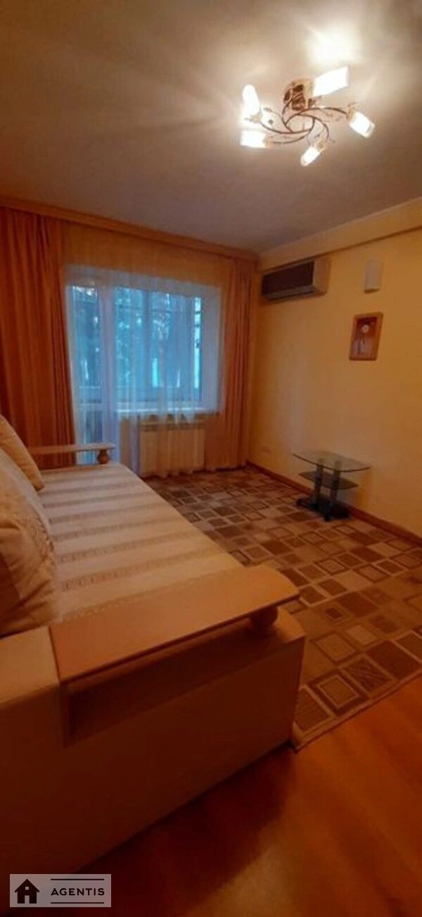 Apartment for rent 1 room, 32 m², 2nd fl./5 floors. 5, Ihorya Turchyna vul. Vasylya Blyukhera, Kyiv. 