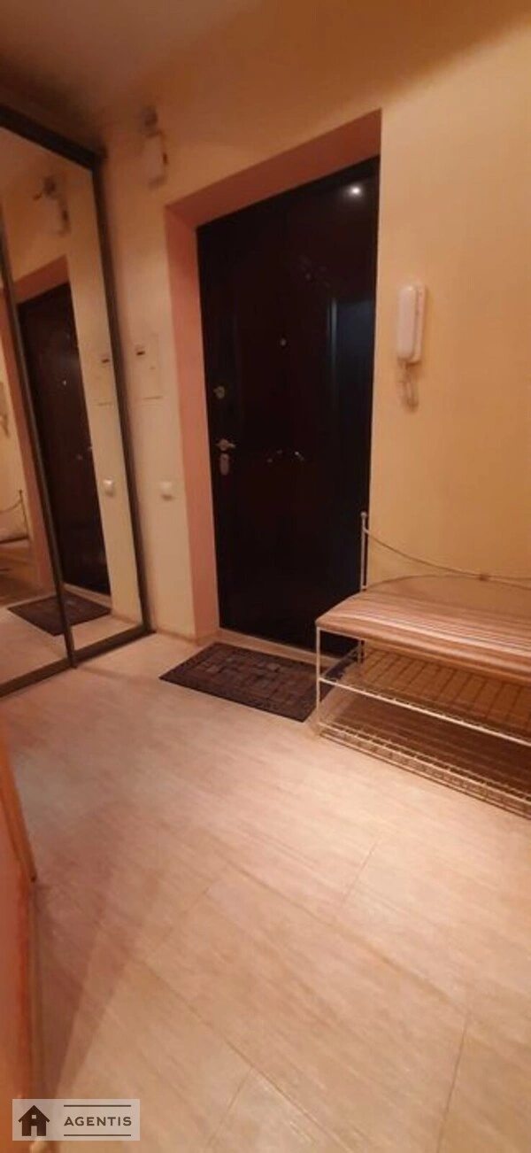 Apartment for rent 1 room, 32 m², 2nd fl./5 floors. 5, Ihorya Turchyna vul. Vasylya Blyukhera, Kyiv. 