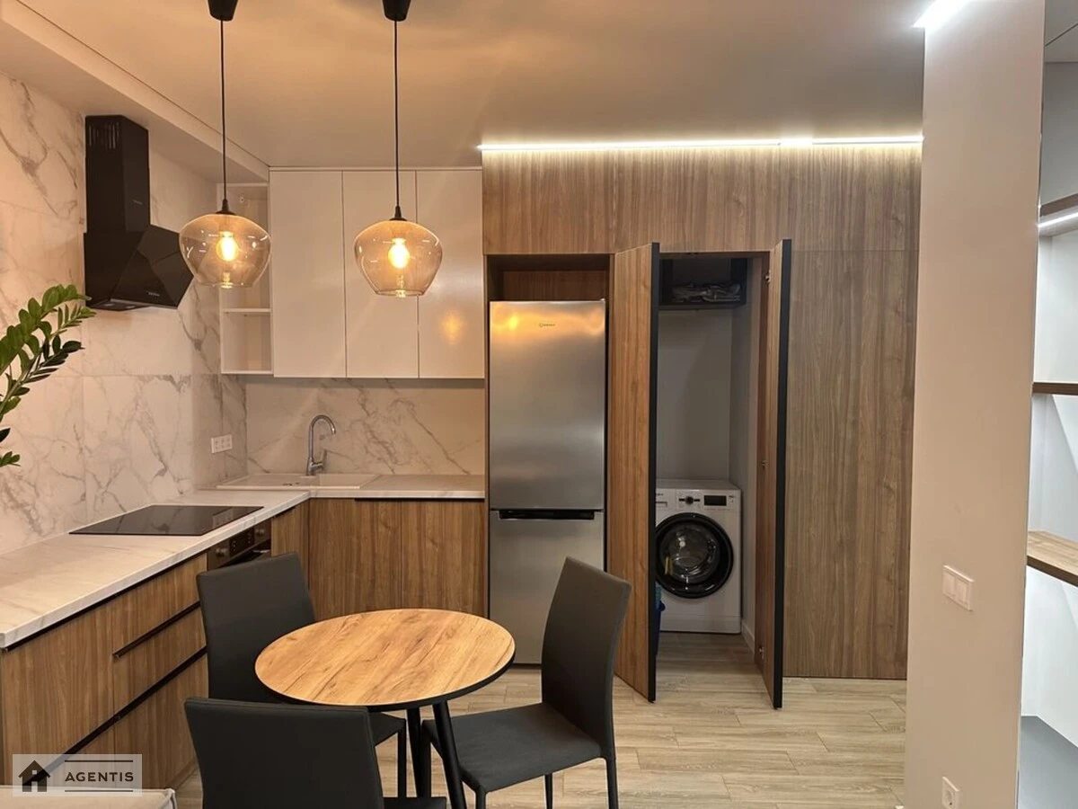 Сдам квартиру 2 комнаты, 53 m², 9 эт./23 этажа. 42, Предславинская 42, Киев. 