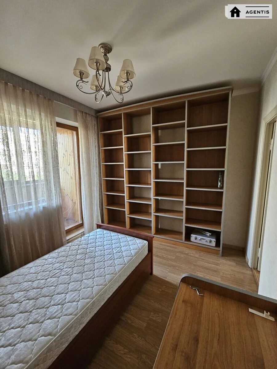 Сдам квартиру 3 комнаты, 65 m², 4 эт./10 этажей. 42, Драгоманова 42, Киев. 