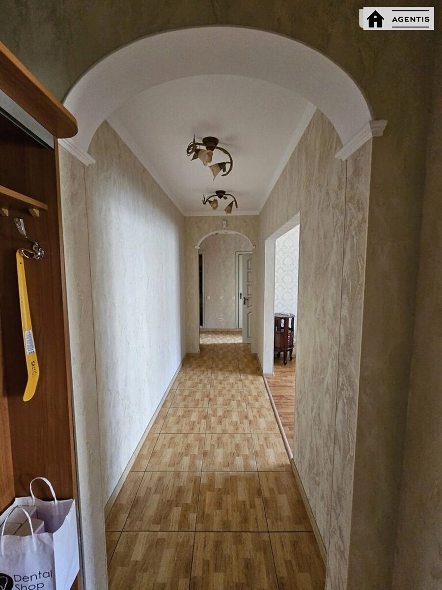 Apartment for rent 3 rooms, 65 m², 4th fl./10 floors. 42, Dragomanova 42, Kyiv. 