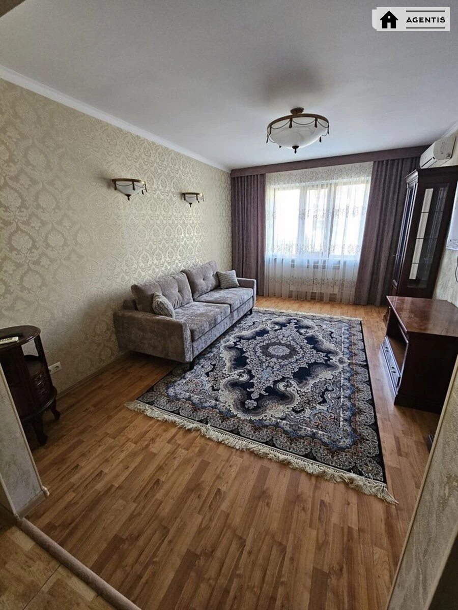 Apartment for rent 3 rooms, 65 m², 4th fl./10 floors. 42, Dragomanova 42, Kyiv. 