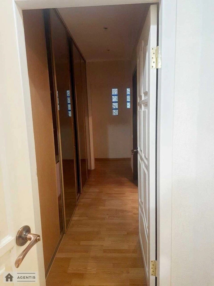 Apartment for rent 3 rooms, 70 m², 7th fl./9 floors. Akademika Korolova prosp., Kyiv. 