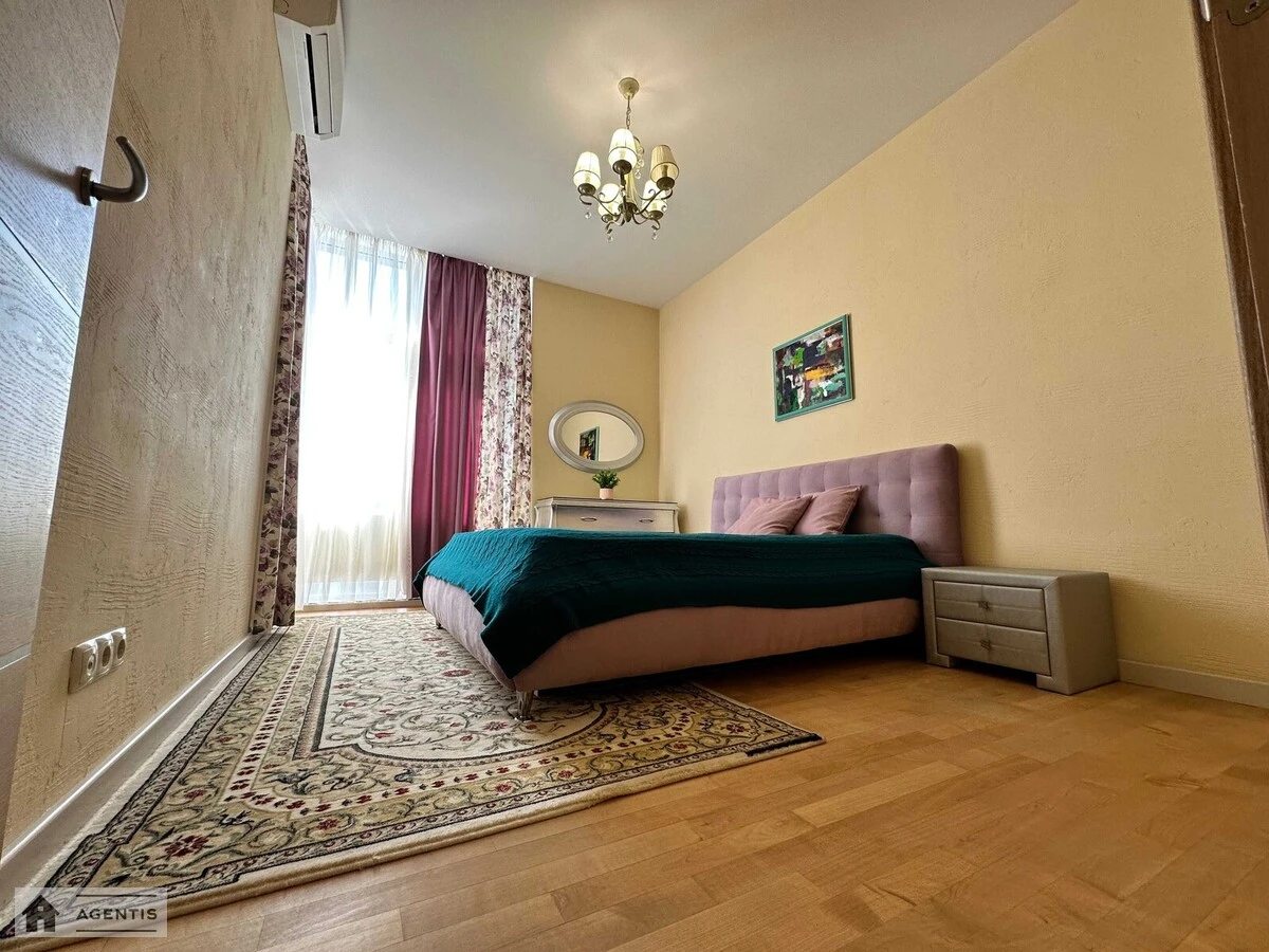 Сдам квартиру 3 комнаты, 130 m², 17 эт./25 этажей. 32, Євгена Коновальця вул. (Щорса), Киев. 