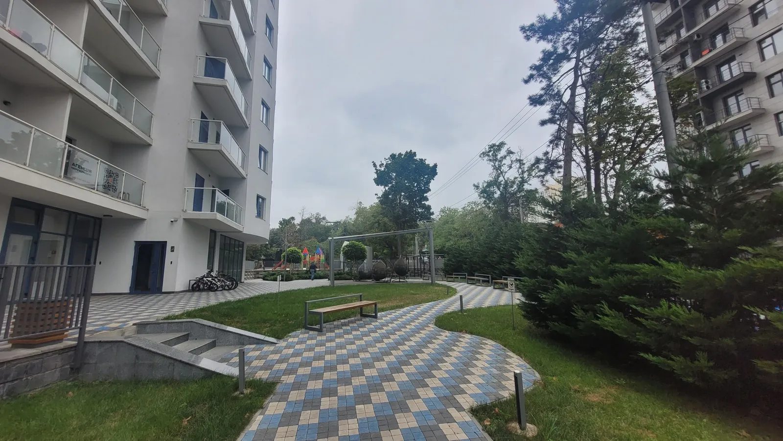 Продаж квартири 3 кімнати, 976 m², 3 пов./17 поверхів. 2, Кордонный пер., Одеса. 