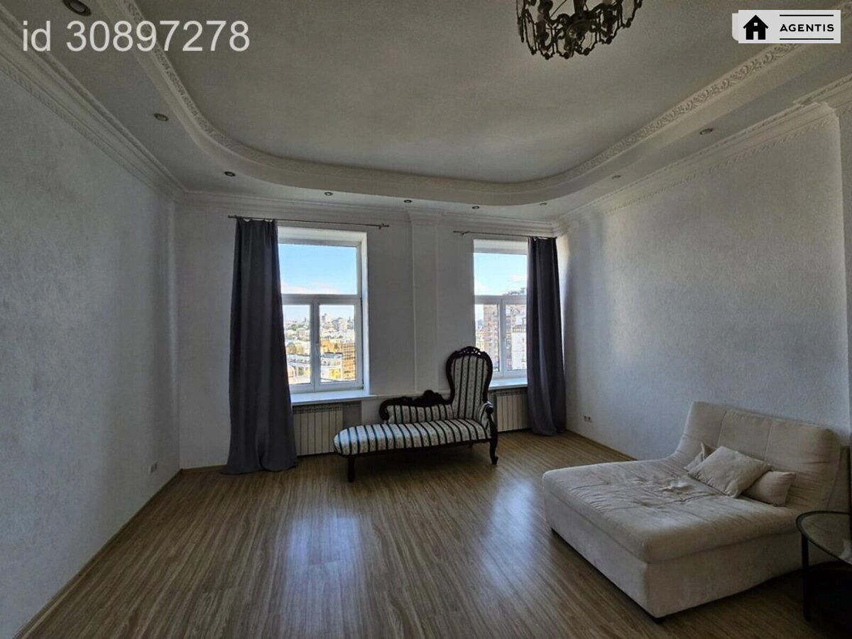 Сдам квартиру 2 комнаты, 76 m², 8 эт./9 этажей. 19, Владимирская 19, Киев. 