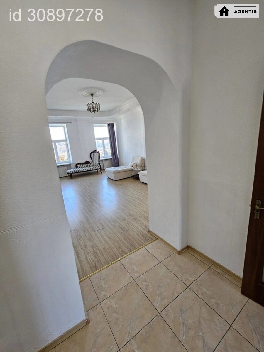 Сдам квартиру 2 комнаты, 76 m², 8 эт./9 этажей. 19, Владимирская 19, Киев. 