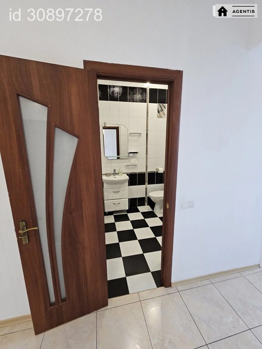 Сдам квартиру 2 комнаты, 76 m², 8 эт./9 этажей. 19, Владимирская 19, Киев. 