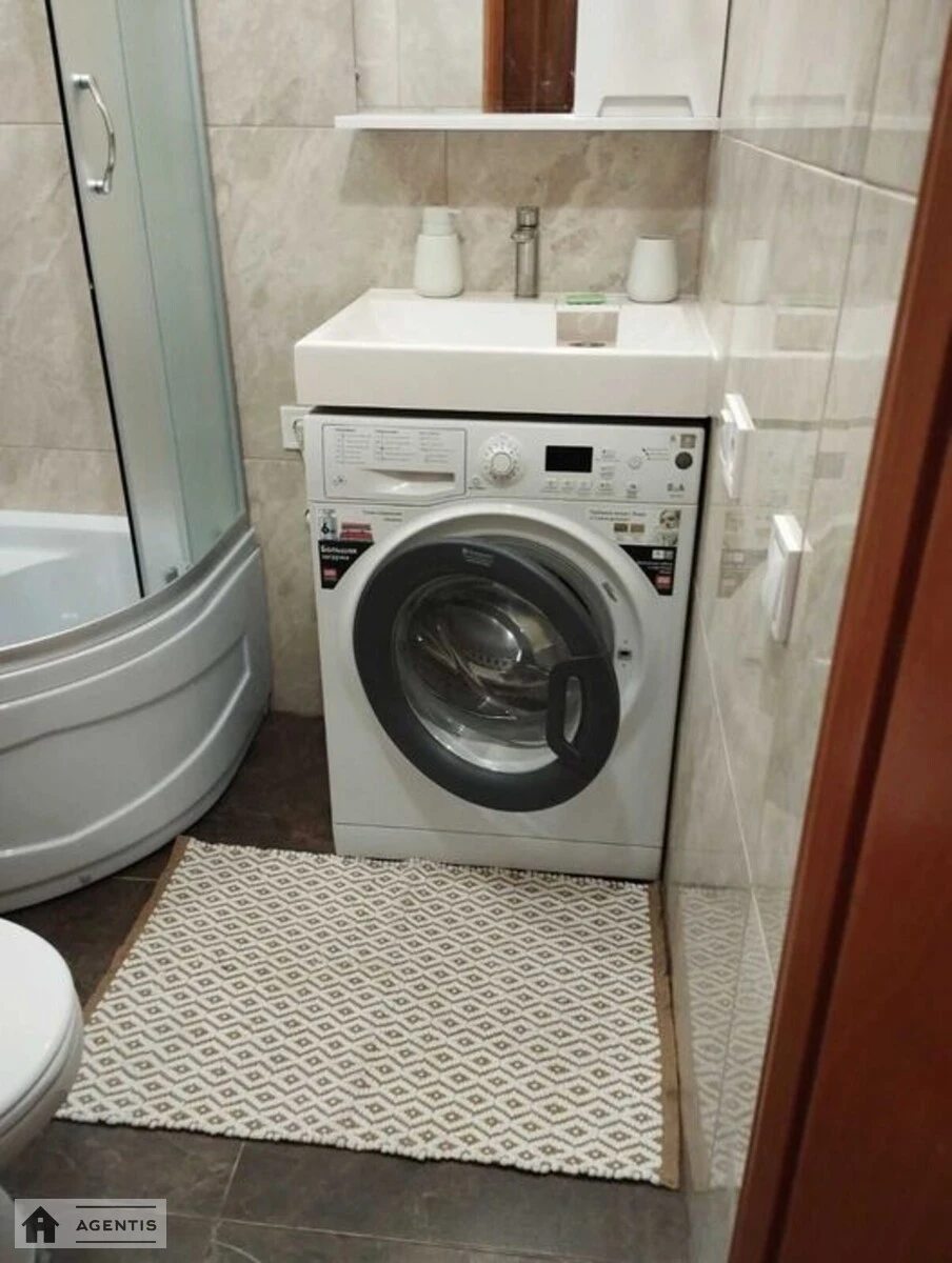 Здам квартиру 2 кімнати, 45 m², 2 пов./5 поверхів. 17, Олени Теліги вул., Київ. 