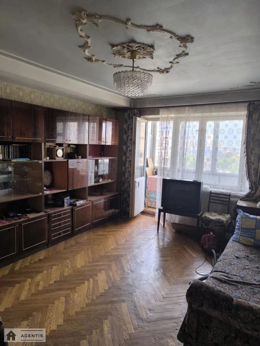 Сдам квартиру 3 комнаты, 56 m², 5 эт./9 этажей. 24, Гусовского 24, Киев. 