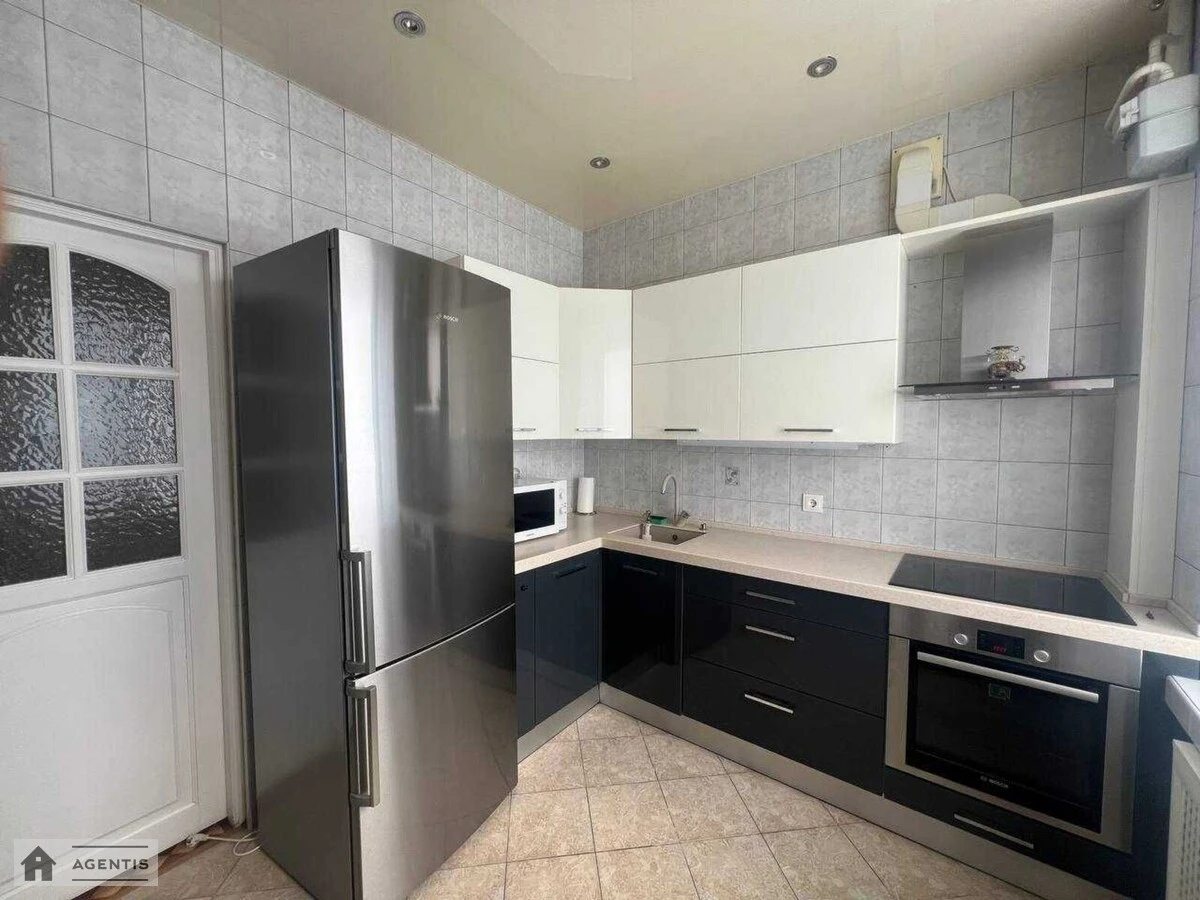 Apartment for rent 3 rooms, 70 m², 2nd fl./5 floors. 29, Lesi Ukrayinky 29, Kyiv. 