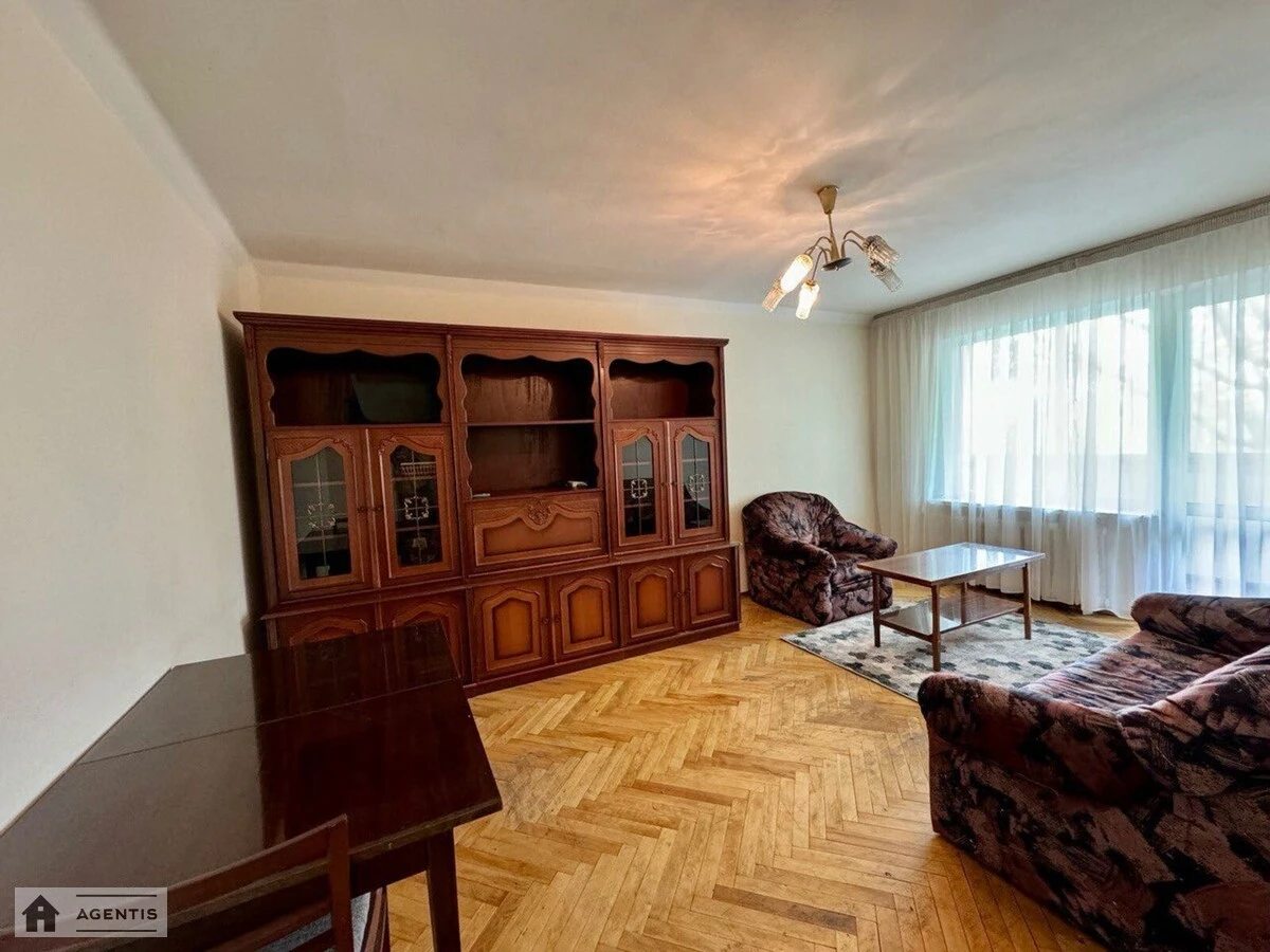 Apartment for rent 2 rooms, 54 m², 3rd fl./9 floors. 4, Solomyanska vul., Kyiv. 