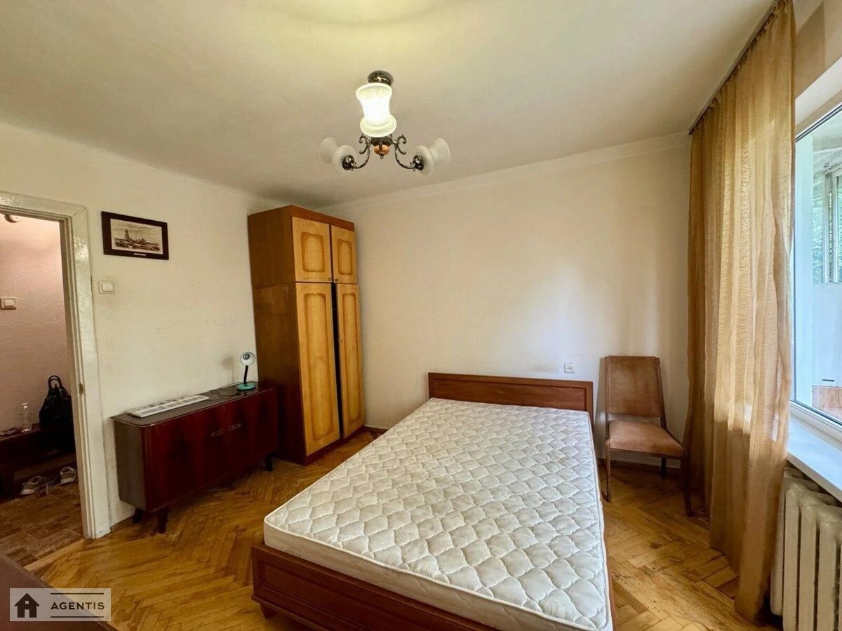 Apartment for rent 2 rooms, 54 m², 3rd fl./9 floors. 4, Solomyanska vul., Kyiv. 