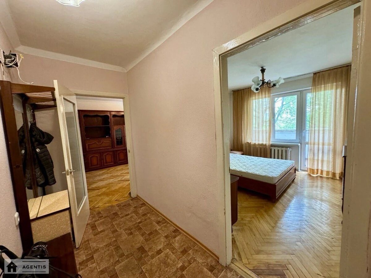 Apartment for rent 2 rooms, 54 m², 3rd fl./9 floors. 4, Solomyanska vul., Kyiv. 