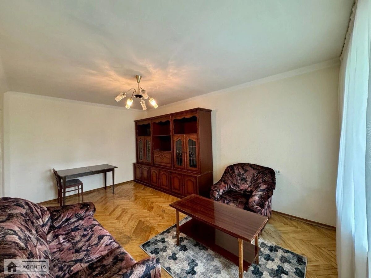 Apartment for rent 2 rooms, 54 m², 3rd fl./9 floors. 4, Solomyanska vul., Kyiv. 