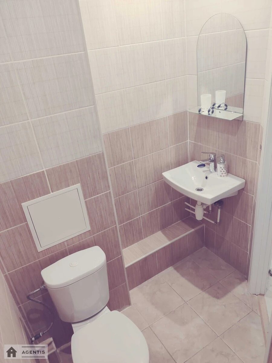 Apartment for rent 1 room, 30 m², 5th fl./9 floors. Pecherskyy rayon, Kyiv. 