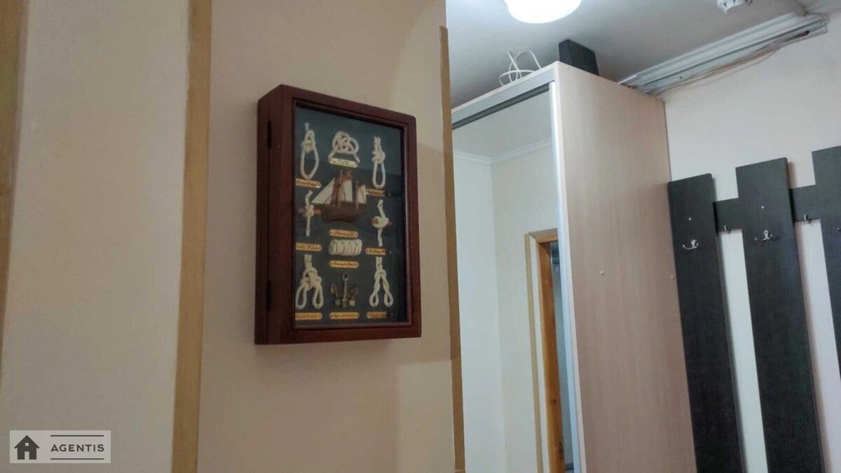 Здам квартиру 1 кімната, 51 m², 3 пов./15 поверхів. 15, Смілянська 15, Київ. 