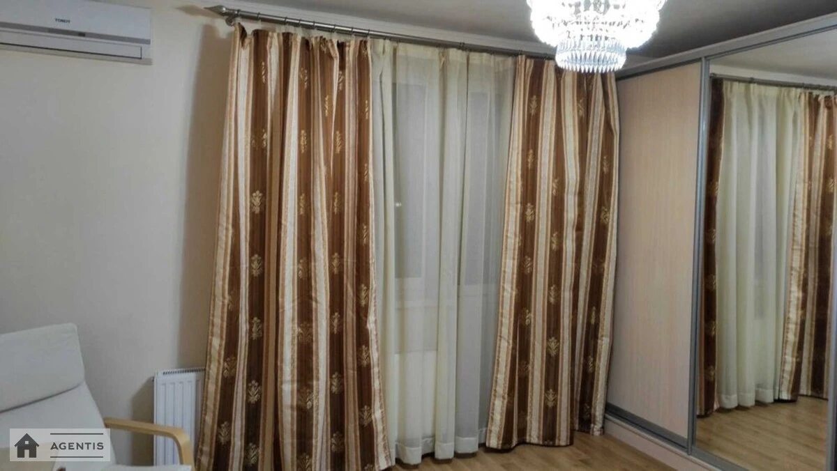 Apartment for rent 1 room, 51 m², 3rd fl./15 floors. 15, Smilyanska 15, Kyiv. 