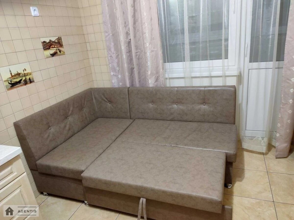 Здам квартиру 1 кімната, 51 m², 3 пов./15 поверхів. 15, Смілянська 15, Київ. 