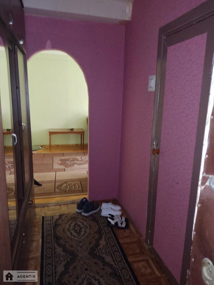 Apartment for rent 2 rooms, 46 m², 2nd fl./9 floors. Kharkivske, Kyiv. 