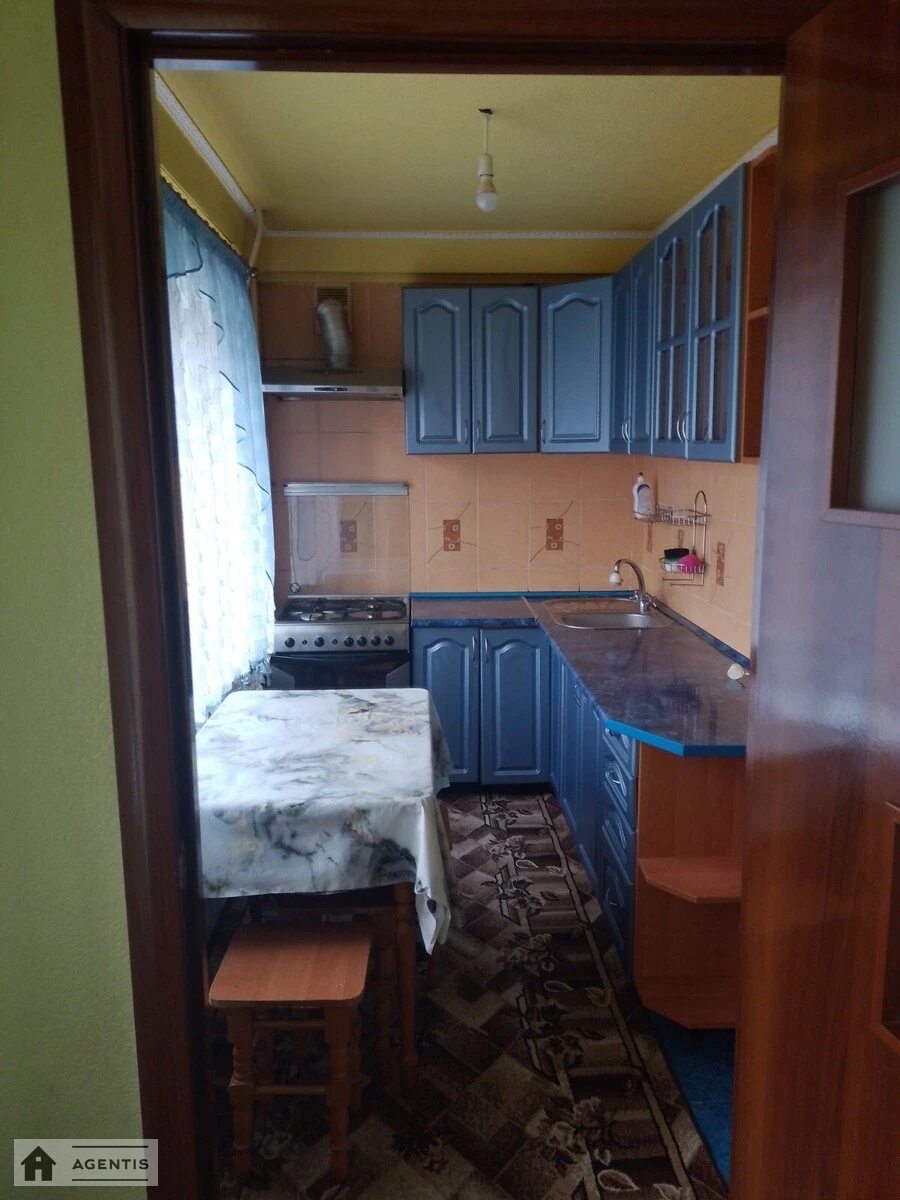 Здам квартиру 2 кімнати, 46 m², 2 пов./9 поверхів. Харківське, Київ. 