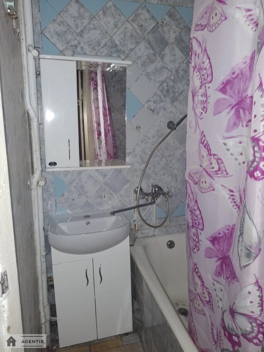 Здам квартиру 2 кімнати, 46 m², 2 пов./9 поверхів. Харківське, Київ. 