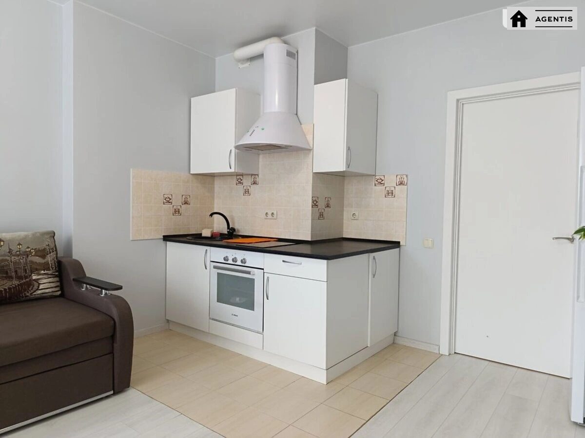 Сдам квартиру 1 комната, 38 m², 11 эт./16 этажей. 15, Харьковское 15, Киев. 