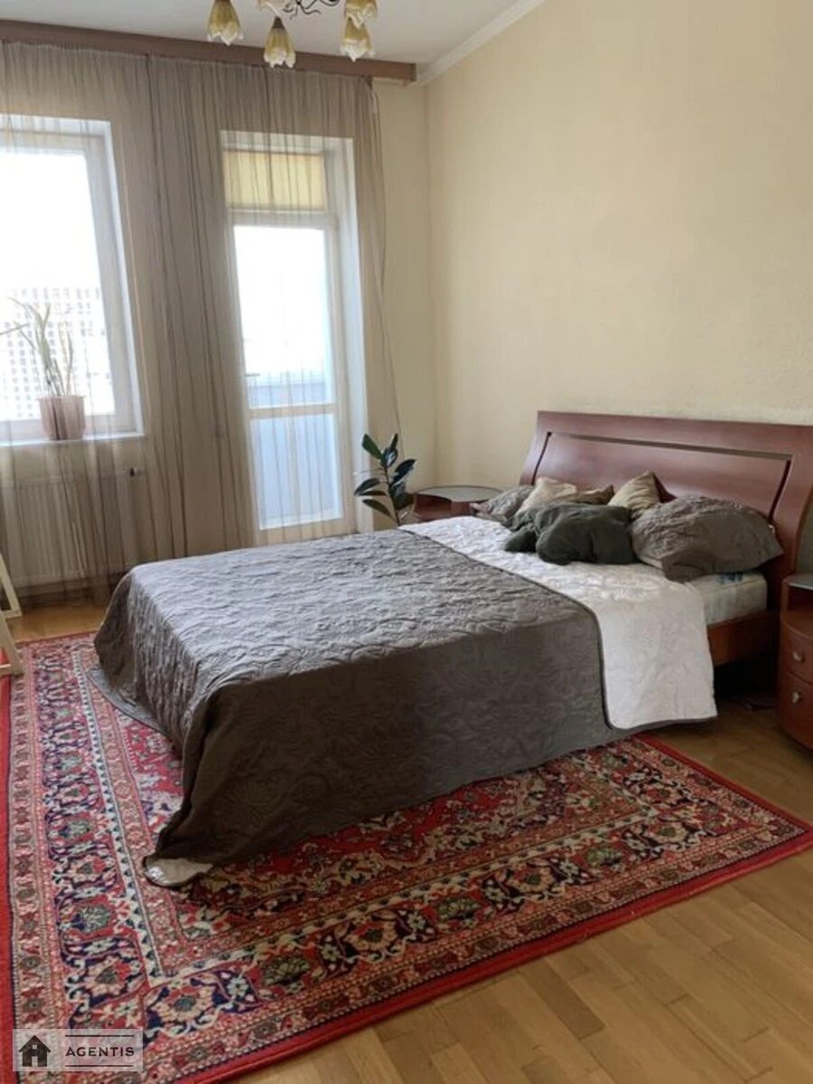 Сдам квартиру 2 комнаты, 99 m², 12 эт./21 этаж. Єжи Ґедройця вул. (Тверська), Киев. 