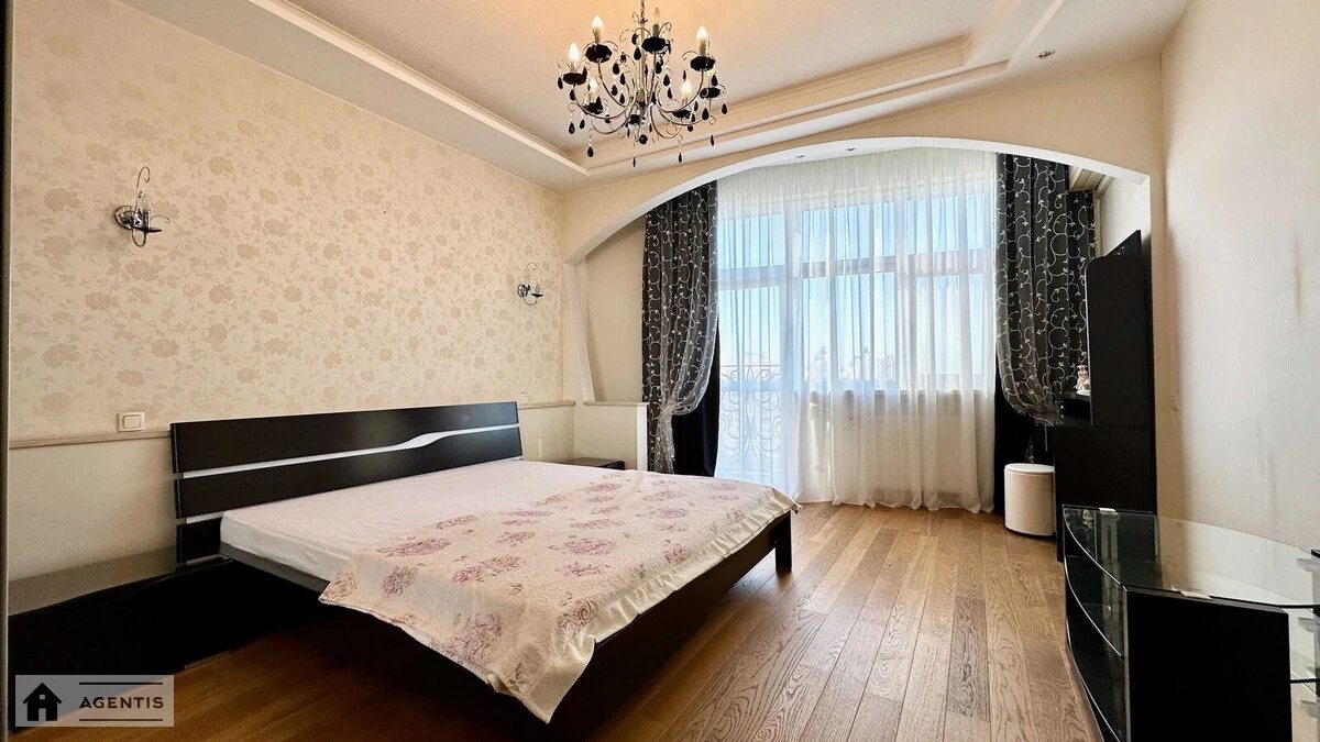 Сдам квартиру 3 комнаты, 108 m², 14 эт./22 этажа. 32, Євгена Коновальця вул. (Щорса), Киев. 