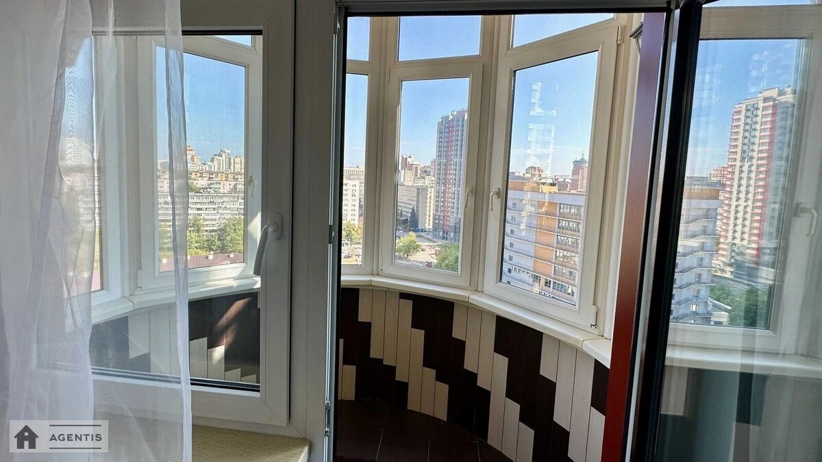 Сдам квартиру 3 комнаты, 108 m², 14 эт./22 этажа. 32, Євгена Коновальця вул. (Щорса), Киев. 