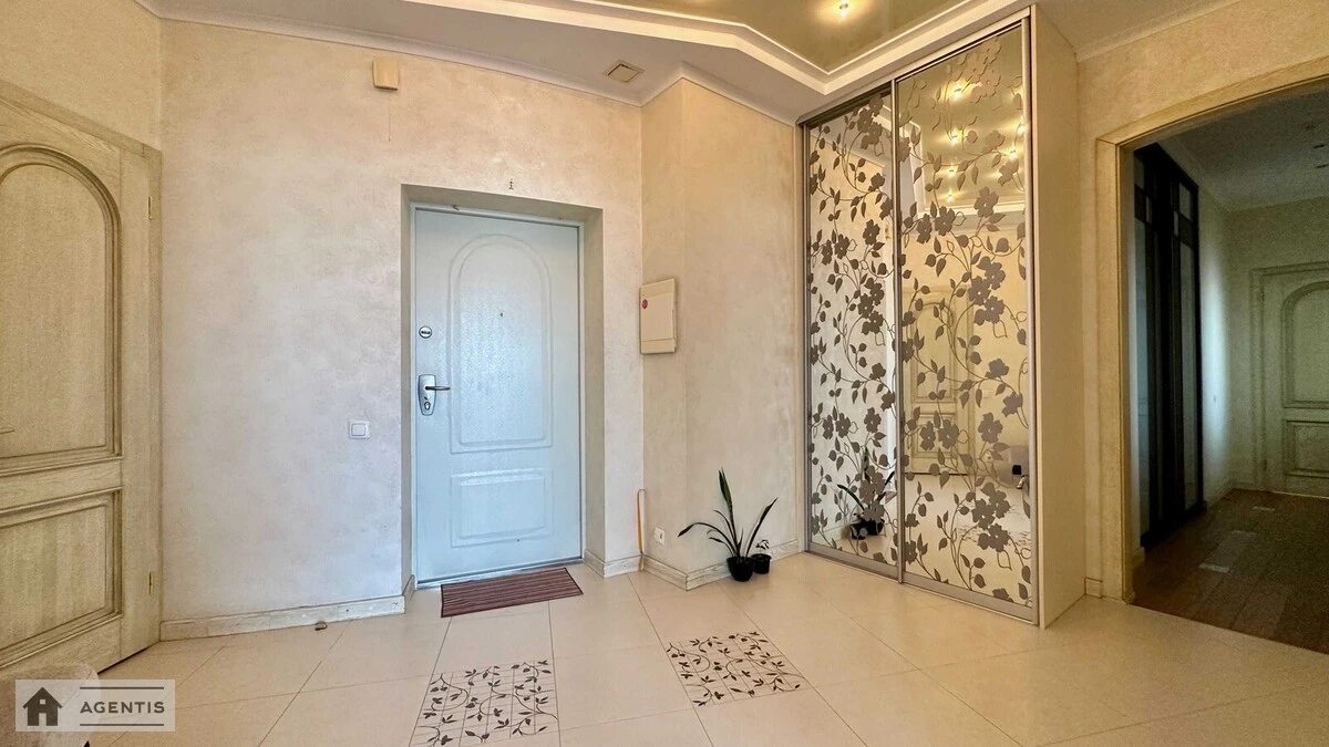 Сдам квартиру 3 комнаты, 108 m², 14 эт./22 этажа. 32, Євгена Коновальця вул. (Щорса), Киев. 