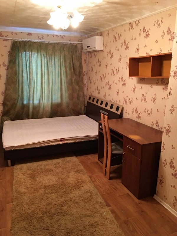 Apartments for sale. 3 rooms, 55 m², 2nd floor/5 floors. 24, Trinklera, Kharkiv. 