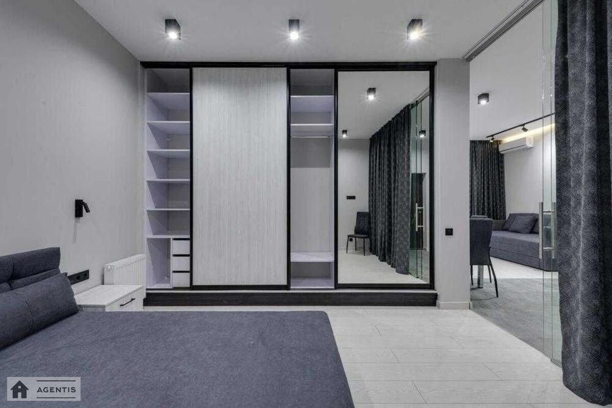 Сдам квартиру 2 комнаты, 45 m², 2 эт./17 этажей. 13, Лейпцигская 13, Киев. 