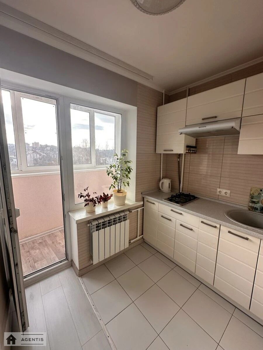 Сдам квартиру 1 комната, 30 m², 7 эт./9 этажей. 35, Демиевская 35, Киев. 