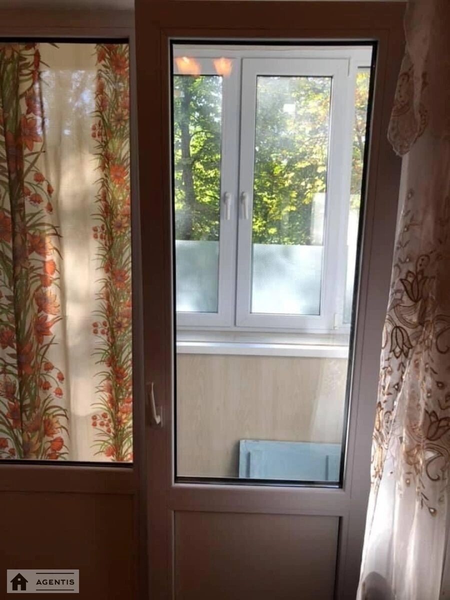 Здам квартиру 2 кімнати, 46 m², 1 пов./5 поверхів. 8, Вільде Едуарда 8, Київ. 