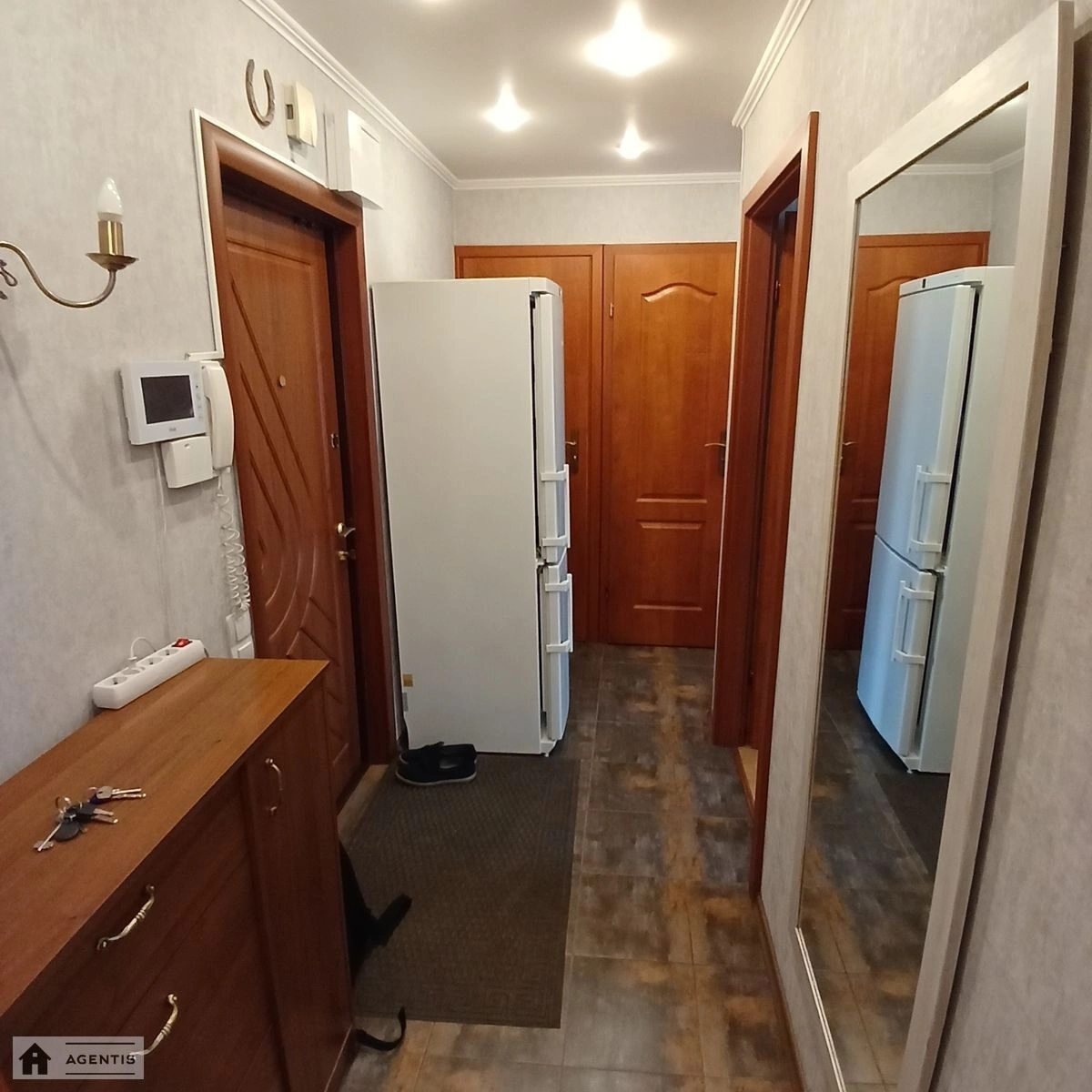 Здам квартиру 2 кімнати, 437 m², 5 пов./9 поверхів. 22, Романа Шухевича просп. (Генерала Ватутіна), Київ. 