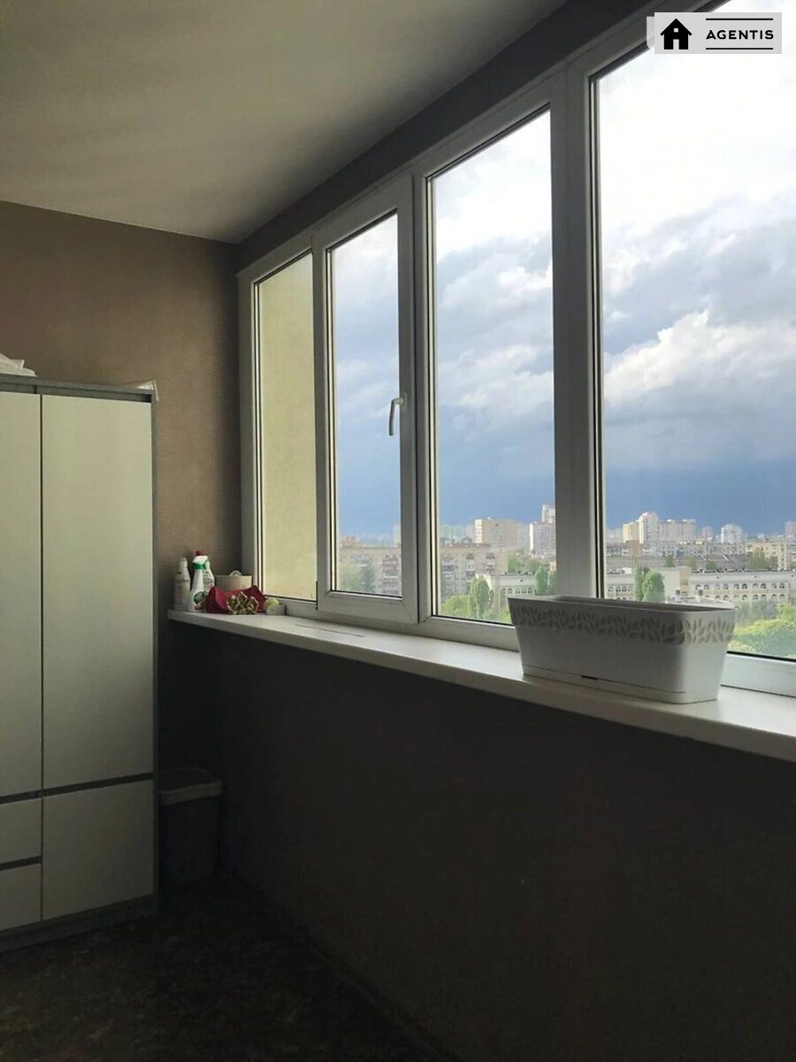 Apartment for rent 3 rooms, 127 m², 12th fl./25 floors. 4, Valeriya Lobanovskoho prosp. Chervonozoryanyy, Kyiv. 