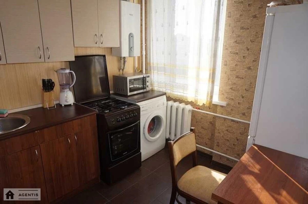 Apartment for rent 1 room, 30 m², 3rd fl./5 floors. 4, Andriya Holovka vul., Kyiv. 