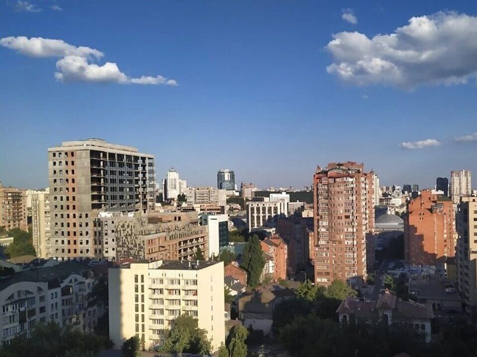 Сдам квартиру 3 комнаты, 100 m², 15 эт./25 этажей. 34, Златоустовская 34, Киев. 