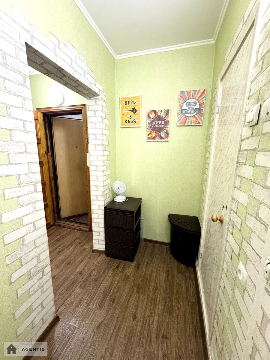 Здам квартиру 1 кімната, 39 m², 2 пов./9 поверхів. 41, Райдужна 41, Київ. 