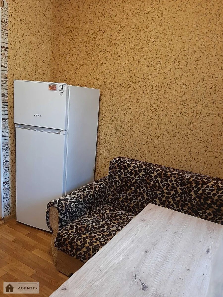 Сдам квартиру 1 комната, 33 m², 1 эт./9 этажей. 6, Жуля Верна бульв. (Ромена Роллана), Киев. 