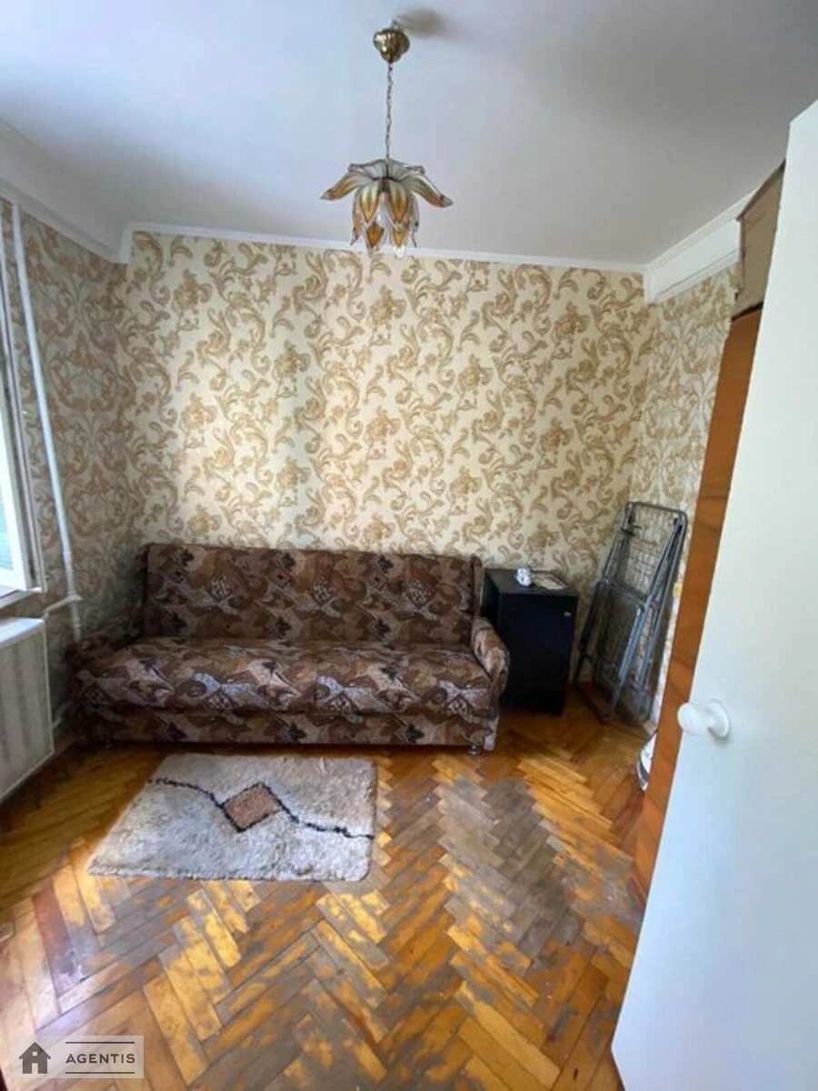 Apartment for rent 2 rooms, 46 m², 4th fl./5 floors. Zhulya Verna bulv. Romena Rollana, Kyiv. 