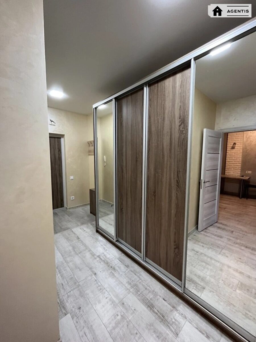 Сдам квартиру 1 комната, 41 m², 3 эт./10 этажей. 4, Теремковская 4, Киев. 