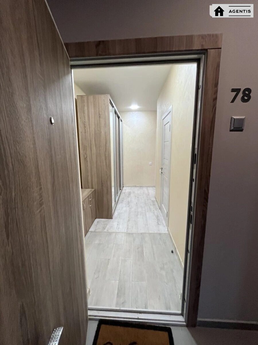 Сдам квартиру 1 комната, 41 m², 3 эт./10 этажей. 4, Теремковская 4, Киев. 