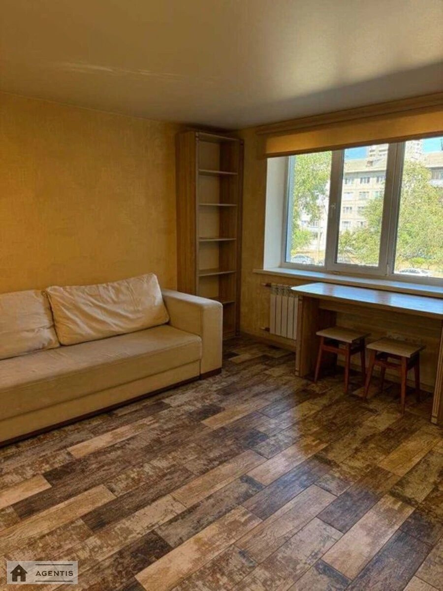 Apartment for rent 1 room, 30 m², 2nd fl./5 floors. 24, Prazka 24, Kyiv. 