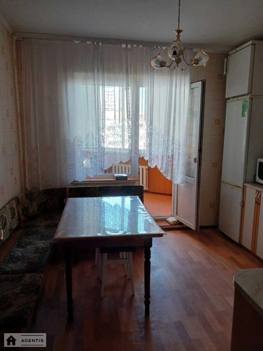 Сдам квартиру 2 комнаты, 78 m², 16 эт./16 этажей. 12, Драгоманова 12, Киев. 